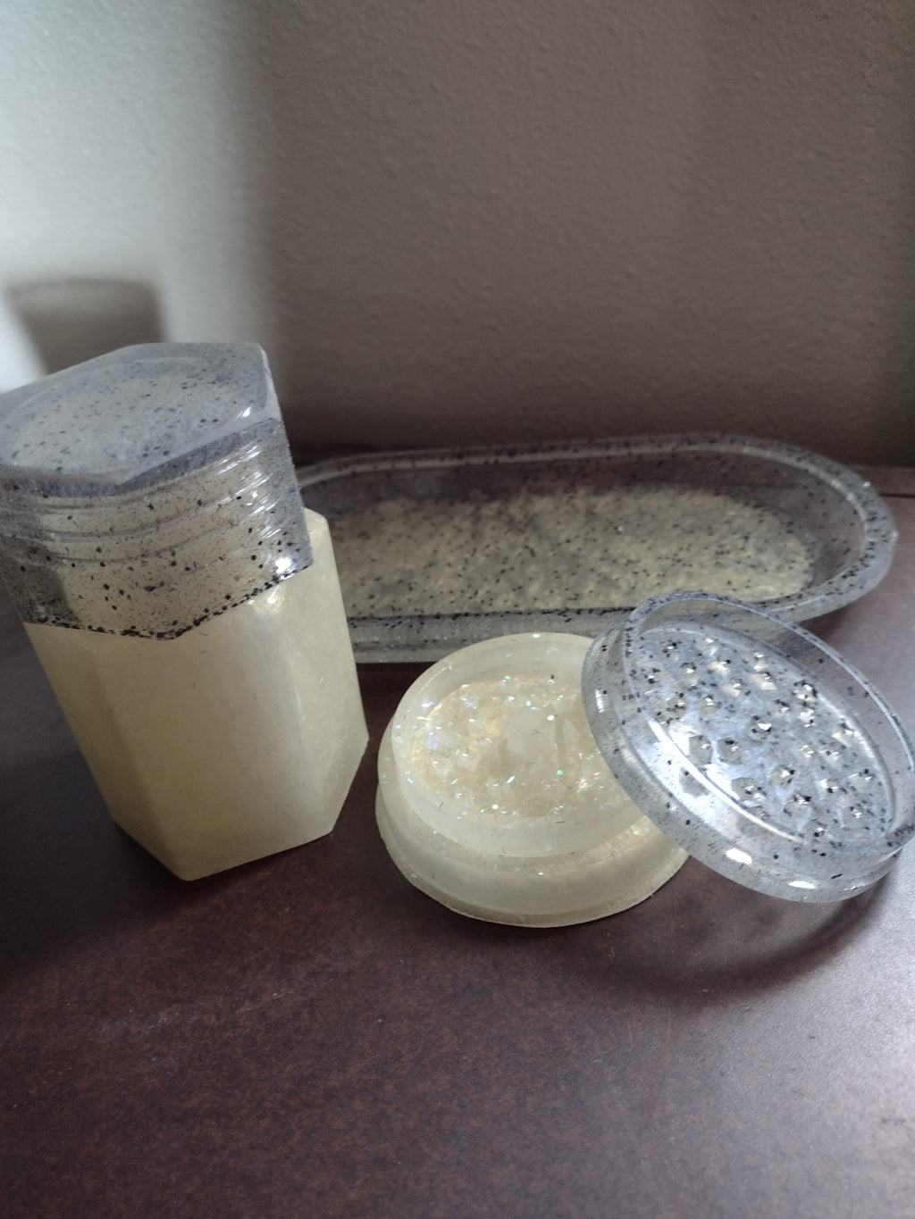 Resin tray, jar, grinder set