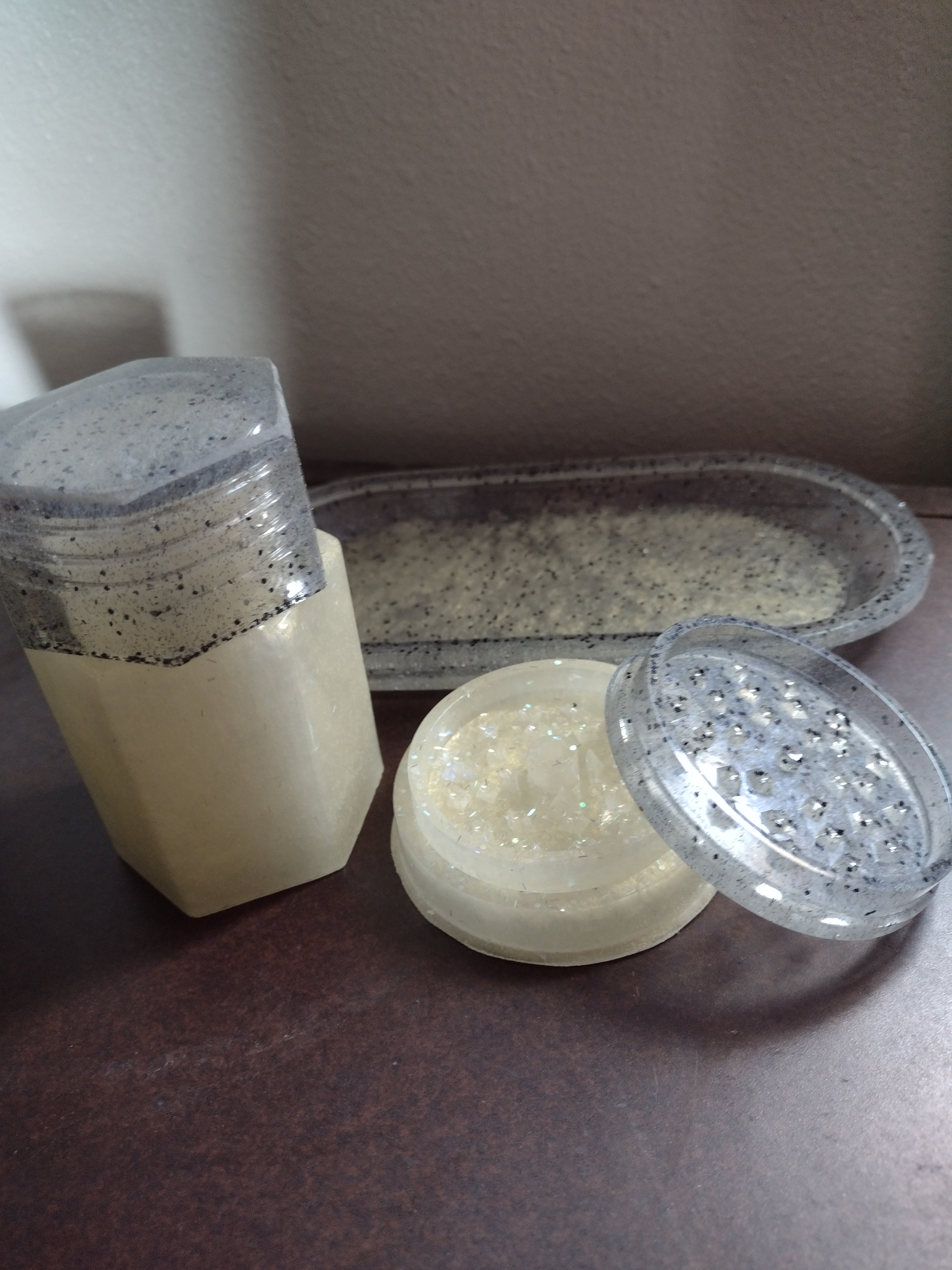 Resin tray, jar, grinder set